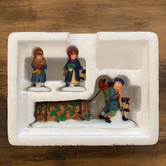 Dept 56 Bringing Home The Yule Log Figurine Set Christmas Village #5558-1 - Picture 8 of 8